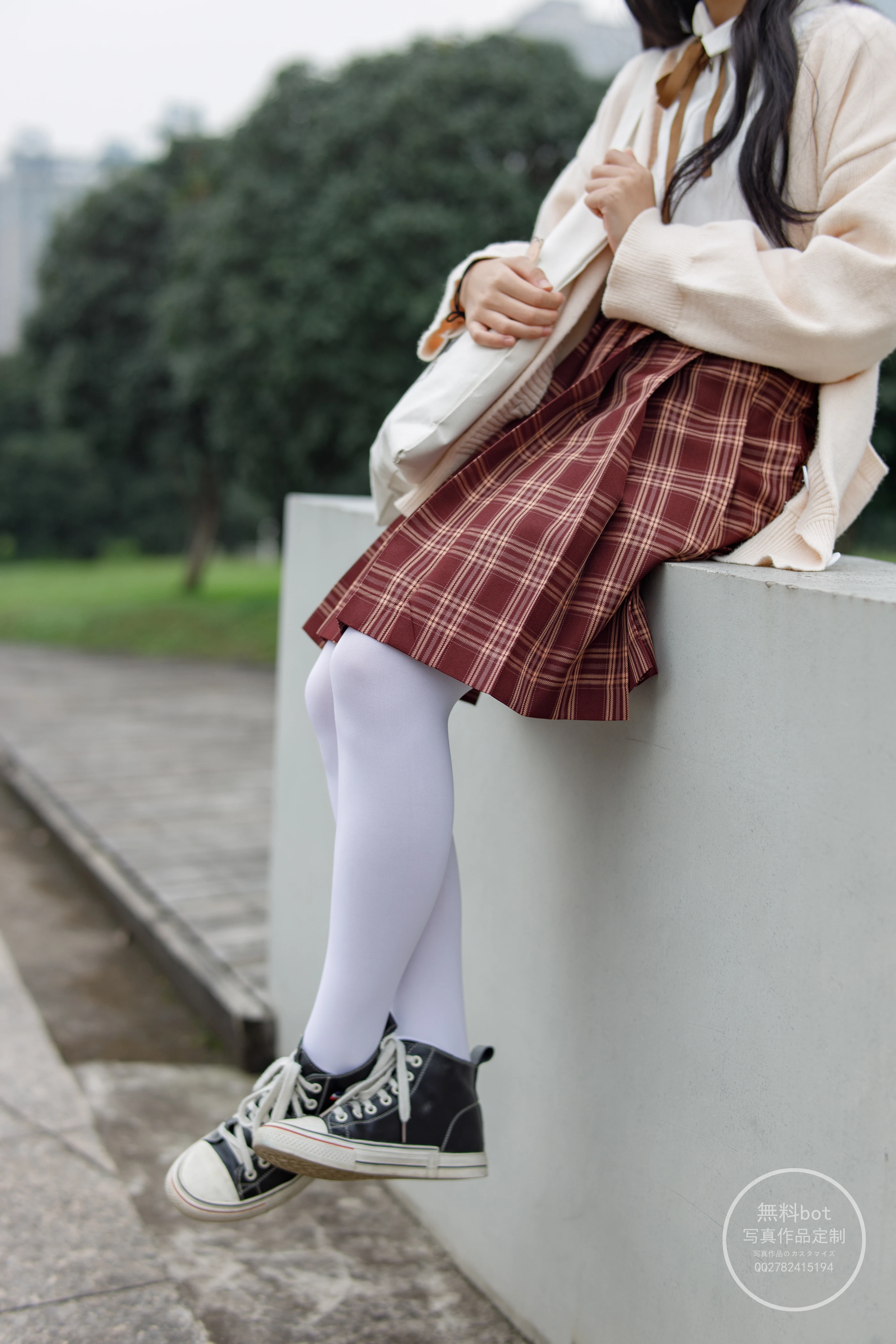 森萝财团 有料006  依依 户外白丝JK制服 [90P] 1
