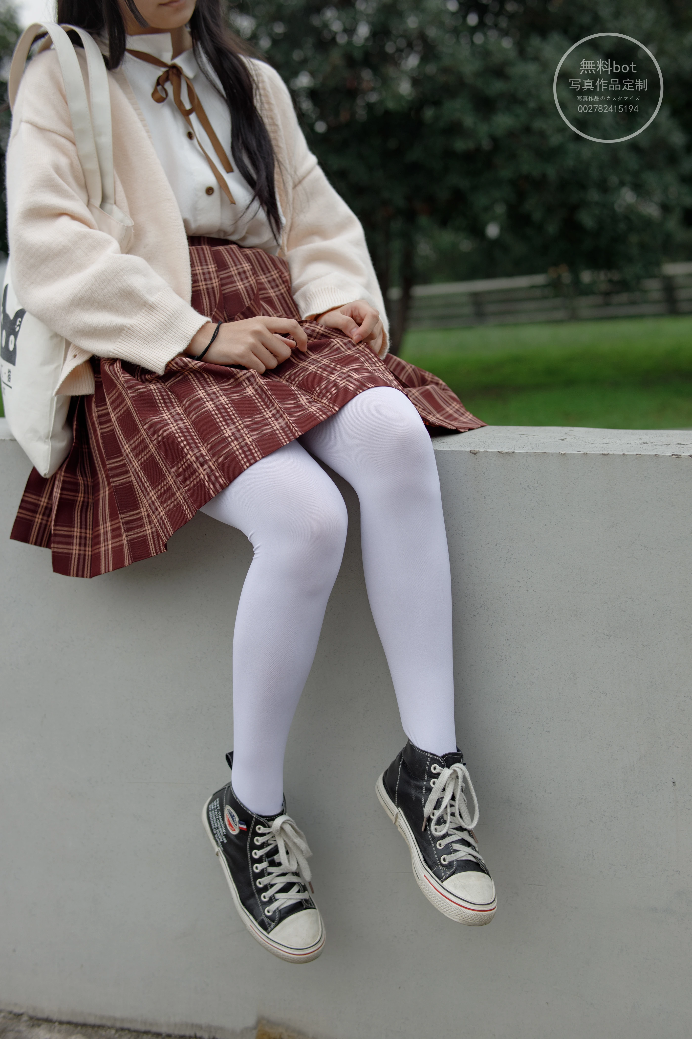 森萝财团 有料006  依依 户外白丝JK制服 [90P] 3